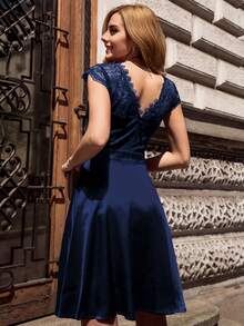 MIUSOL Contrast Lace Zip Back Satin Cocktail Dress - Navy Blue - View 2