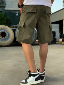 Manfinity Hypemode Hombres Shorts con bolsillo lateral con solapa - Verde militar - Ver 2