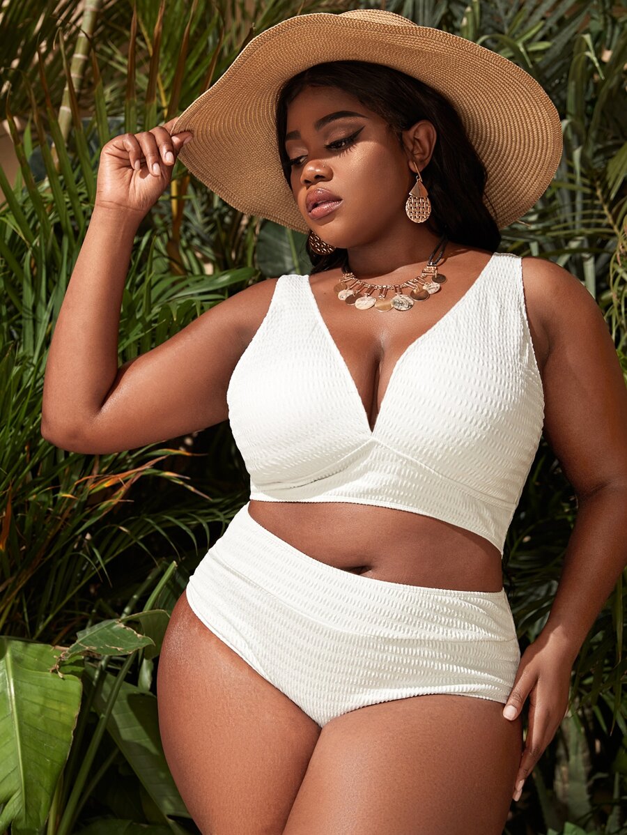 SHEIN Swim Curve Juego de bikini de talle alto en verano para playa, talla grande, con textura y recorte en la espalda - Blanco - Ver 1