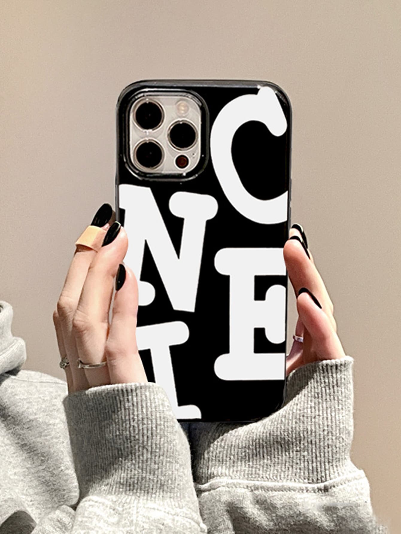 字母圖案手機外殼 - 彩色 - 查看 1