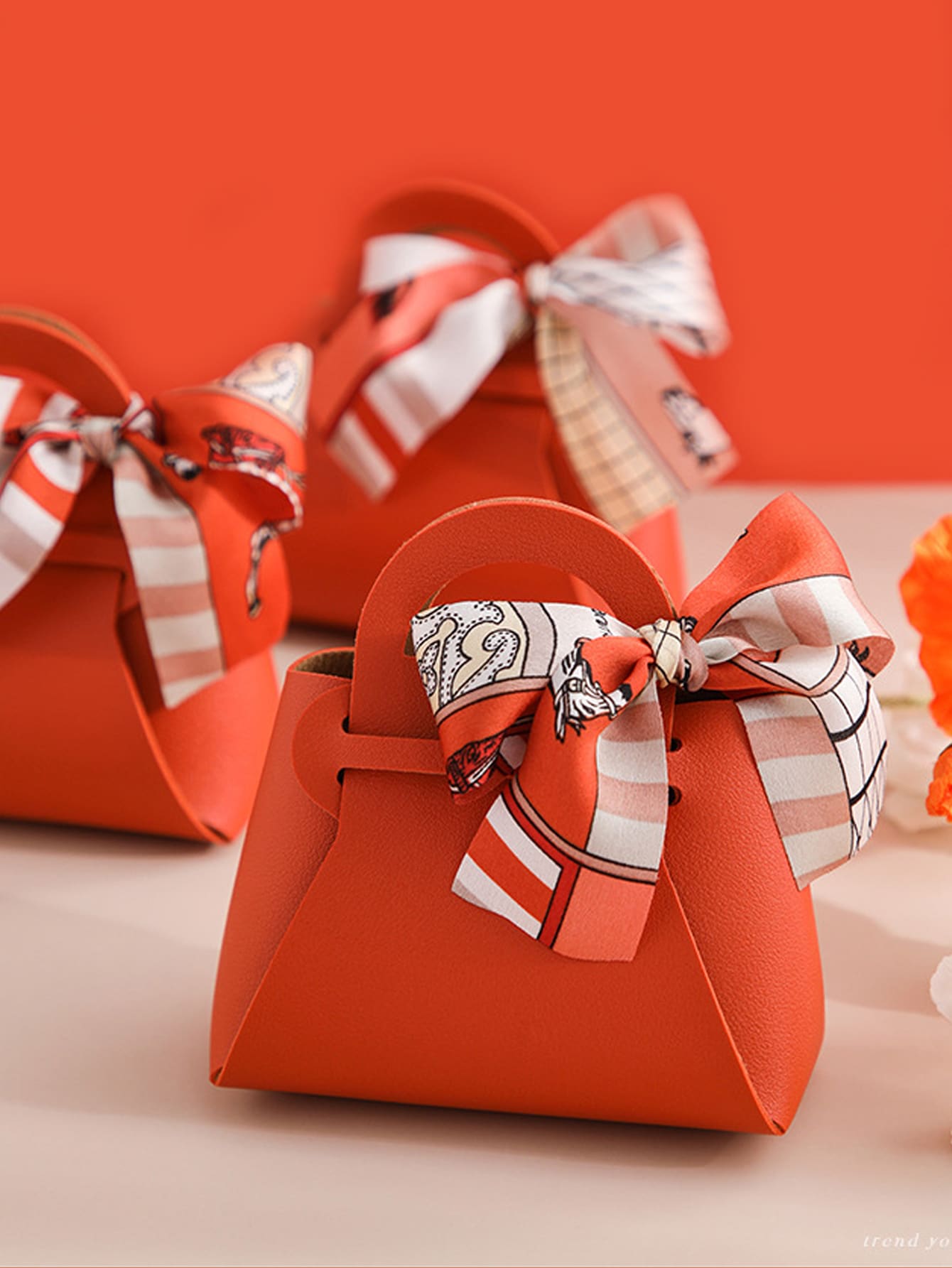 1入組PU禮品袋隨機背帶創意禮品袋適用於婚禮派對