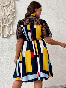 SHEIN Unity 大碼幾何印花繫帶領蕾絲拼接連衣裙 - 彩色 - 查看 2