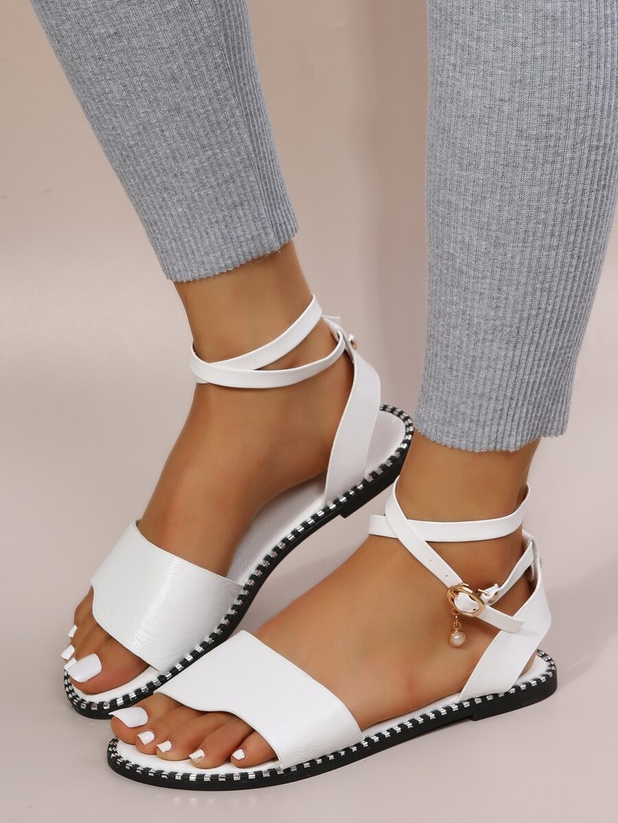 休閒戶外舒適涼鞋適用於女士珍珠裝飾素色人造皮革露趾交叉踝帶平底涼鞋 - 白色 - 查看 1