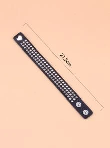 Pulsera con diseño de tachuela