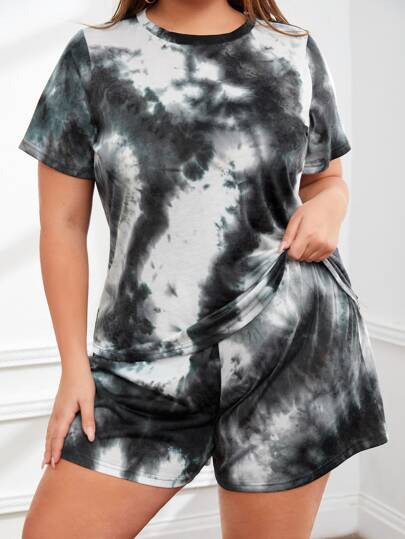 طقم شورت مع تي شيرت صبغ متعادل مقاس كبير