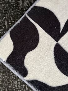 Geometric Pattern Rug - Black and White - View 4