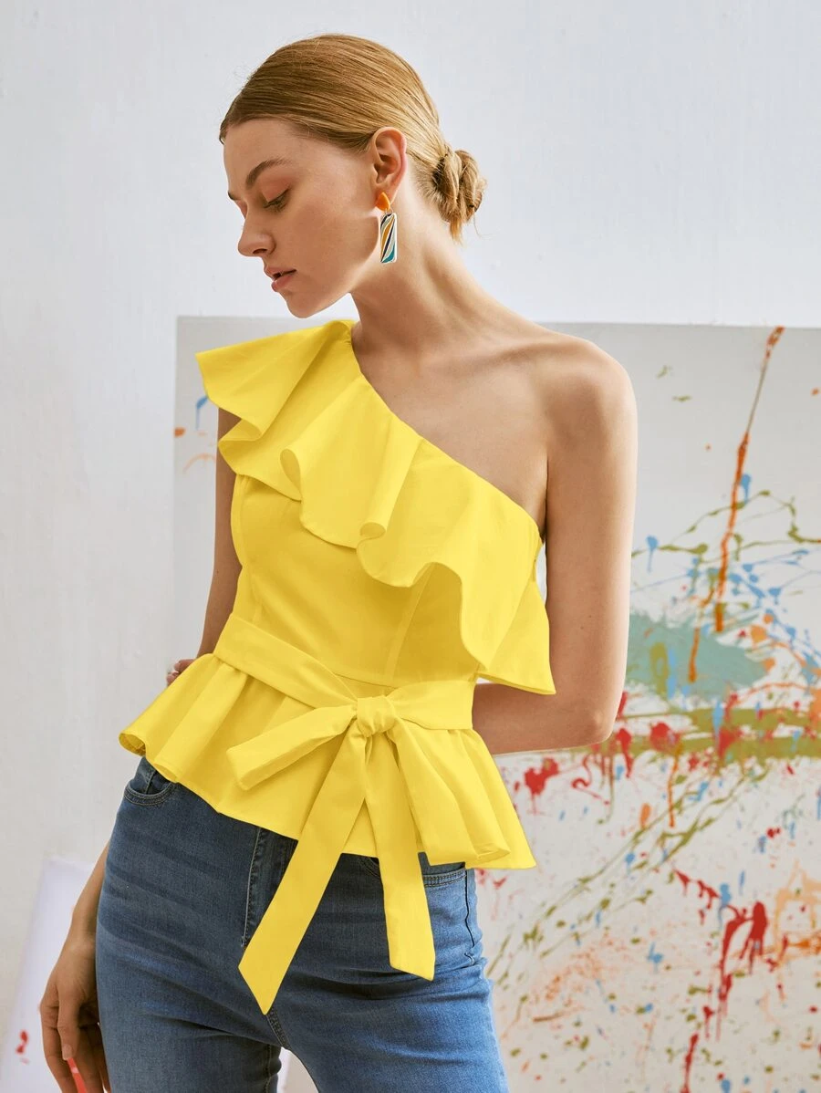 SHEIN Privé Blusa de un hombro ribete con fruncido peplum con cinturón - Amarillo - Ver 1