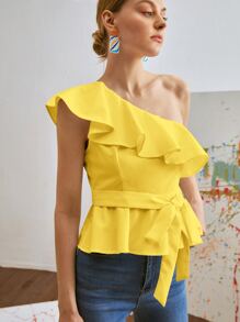SHEIN Privé Blusa de un hombro ribete con fruncido peplum con cinturón - Amarillo - Ver 3