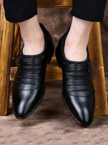 Men Metal Decor Ruched Detail Dress Shoes