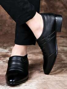 Men Metal Decor Ruched Detail Dress Shoes