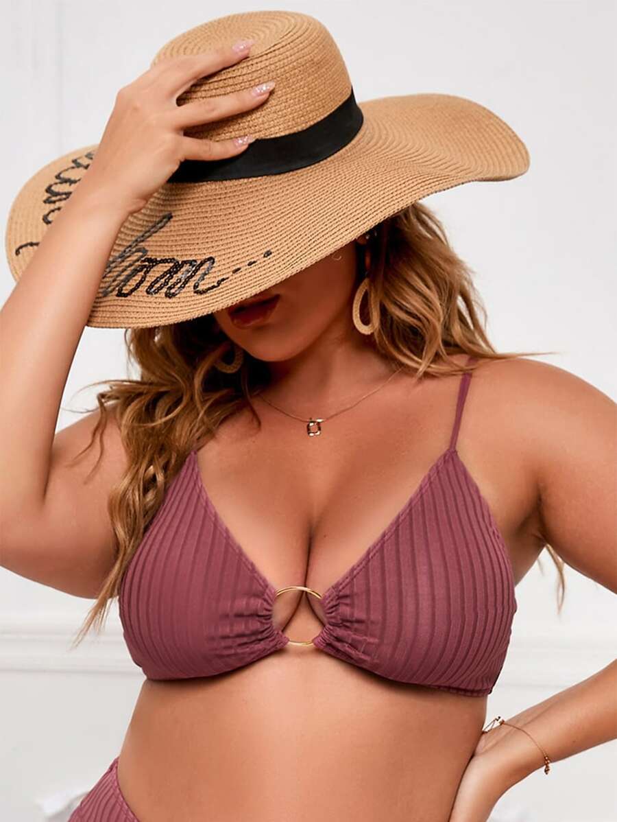 SHEIN Swim Curve Top de bikini de punto acanalado con detalle de anillo en talla grande para verano - Color caoba - Ver 1