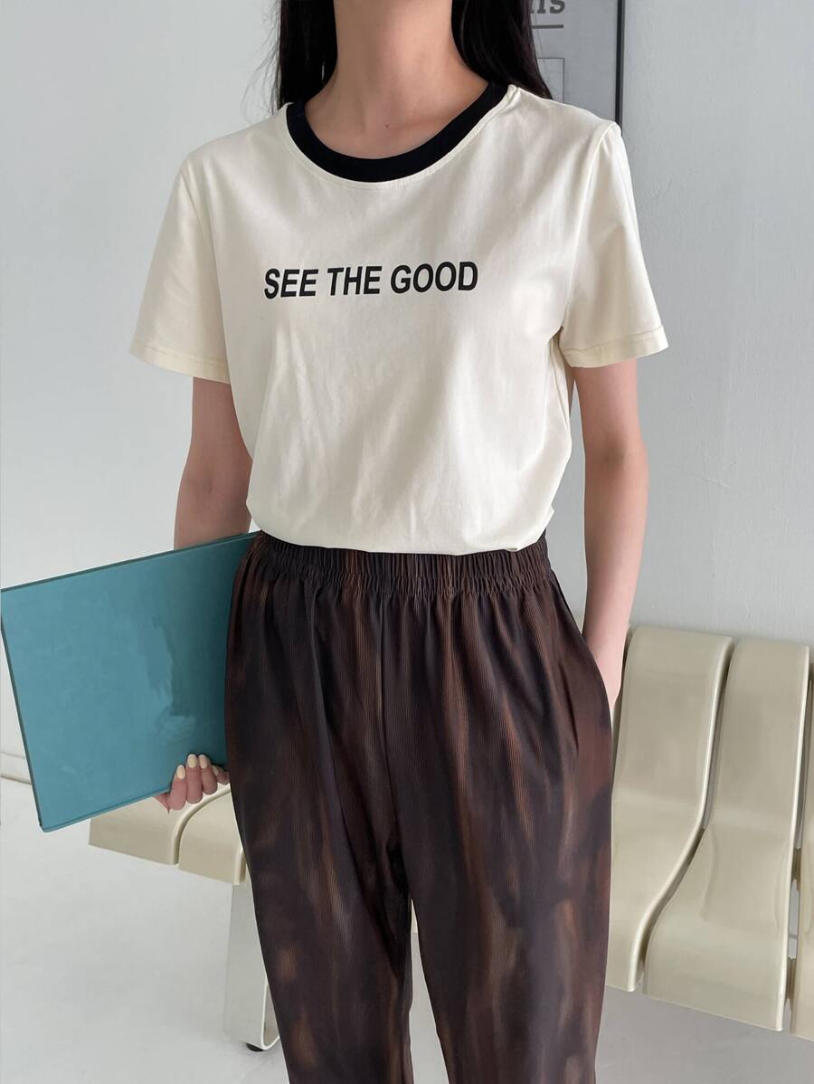 DAZY Letter Graphic Contrast Trim Tee - Beige - View 1