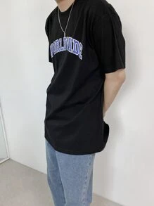 DAZY Men Cotton Letter Graphic Slit Hem Tee - Black - View 3