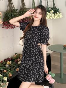 小碎花泡泡袖側邊鏤空洋裝 - 黑色 - 查看 4