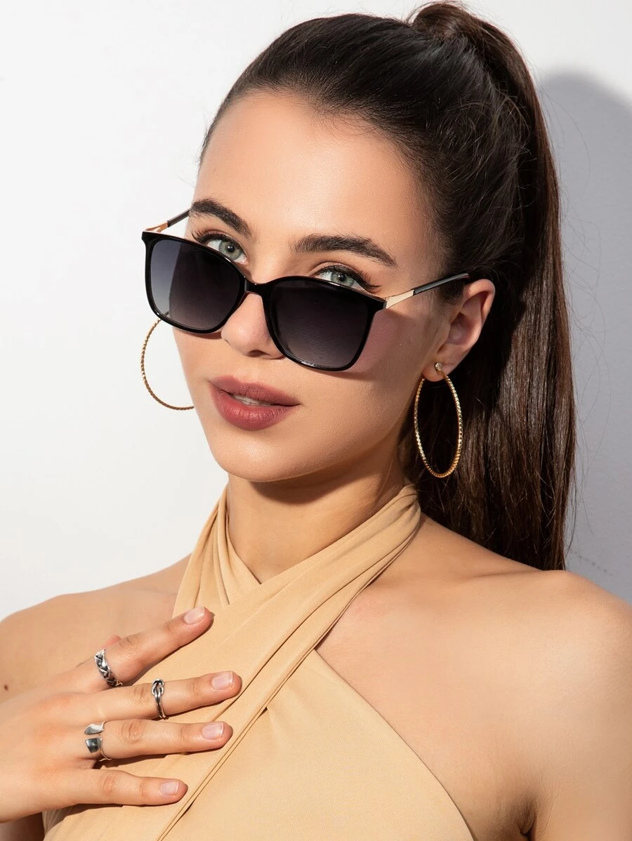 1pc Women Classic Frame Fashion Glasses Elegant Shades Beach Accessories Beach Accessories For Women Glasses Shades Basics Fall Winter Women Outfits Clothes Business Casual Gifts For Summer Beach Vacation,Outdoor,Travel - Black - View 1