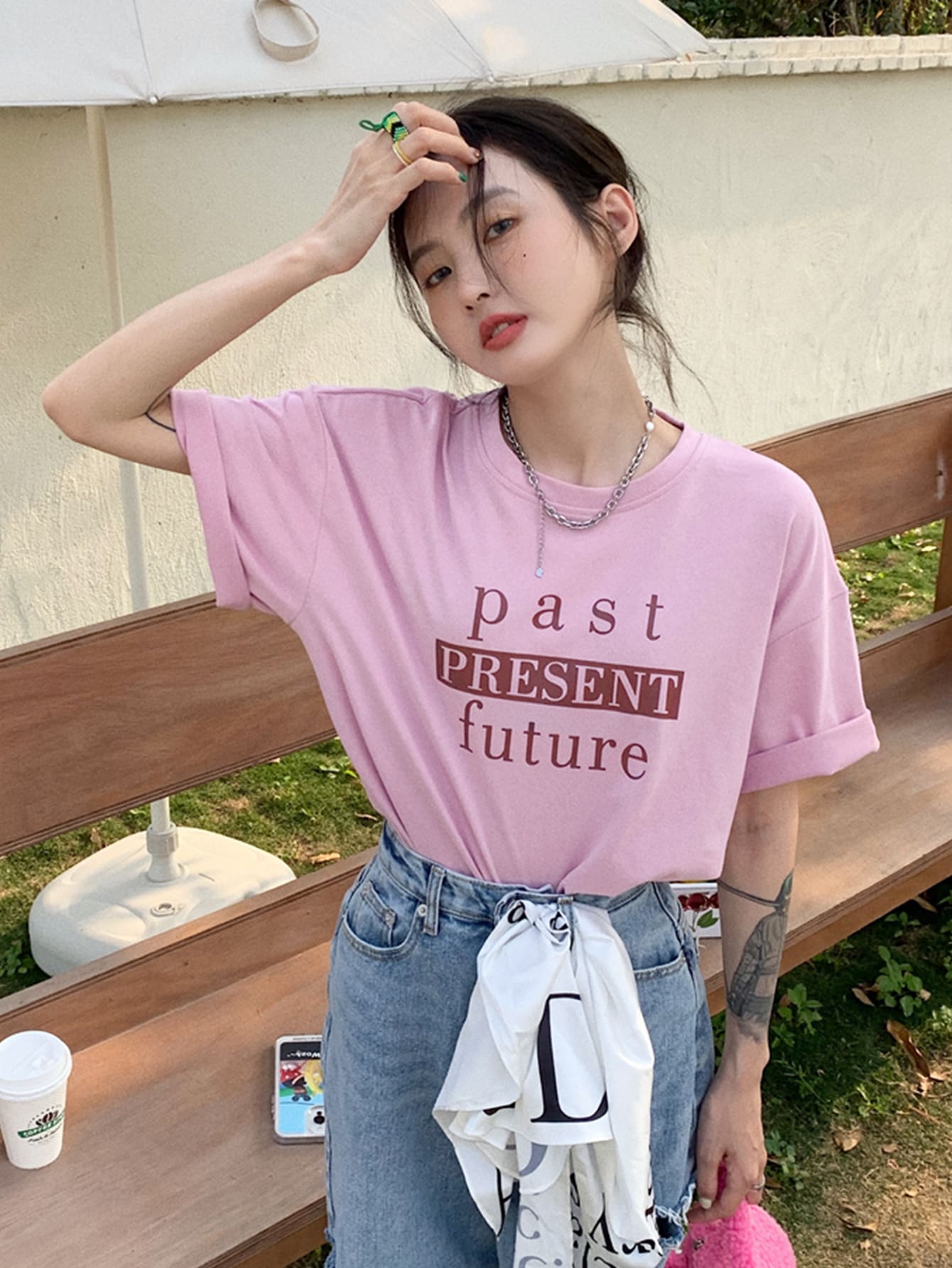 Kaos Oversized dengan Desain Huruf dan Bahu Jatuh - Lilac Purple - View 1