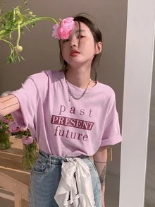 Kaos Oversized dengan Desain Huruf dan Bahu Jatuh - Lilac Purple - View 3