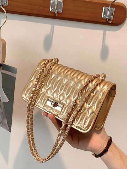 Bolso cuadrado pequeño de cadena con cerradura de torcedura acolchado artificial metálico patentado resistente al agua, ligero, casual de negocios para adolescentes, mujeres universitarias, novatas y trabajadoras blancas perfecto para oficina, universidad, trabajo, negocios, viajes al aire libre, salidas, funky, punk y bolso de uso diario para la calle