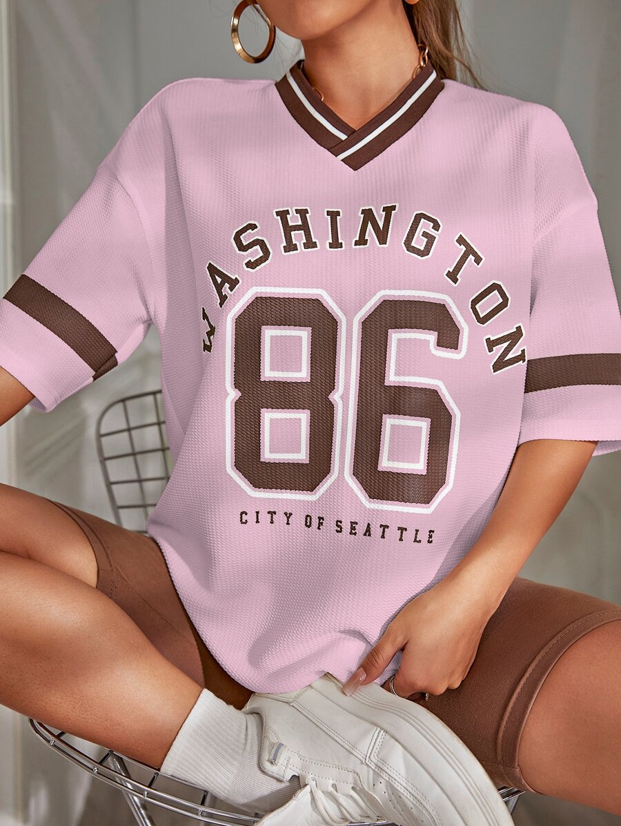 SHEIN Unity 女式字母与数字印花V领落肩休闲宽松T恤 - 淺粉色 - 查看 1