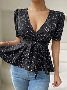 SHEIN LUNE 泡泡袖交疊領腰帶荷葉邊下擺T恤 - 黑色 - 查看 3