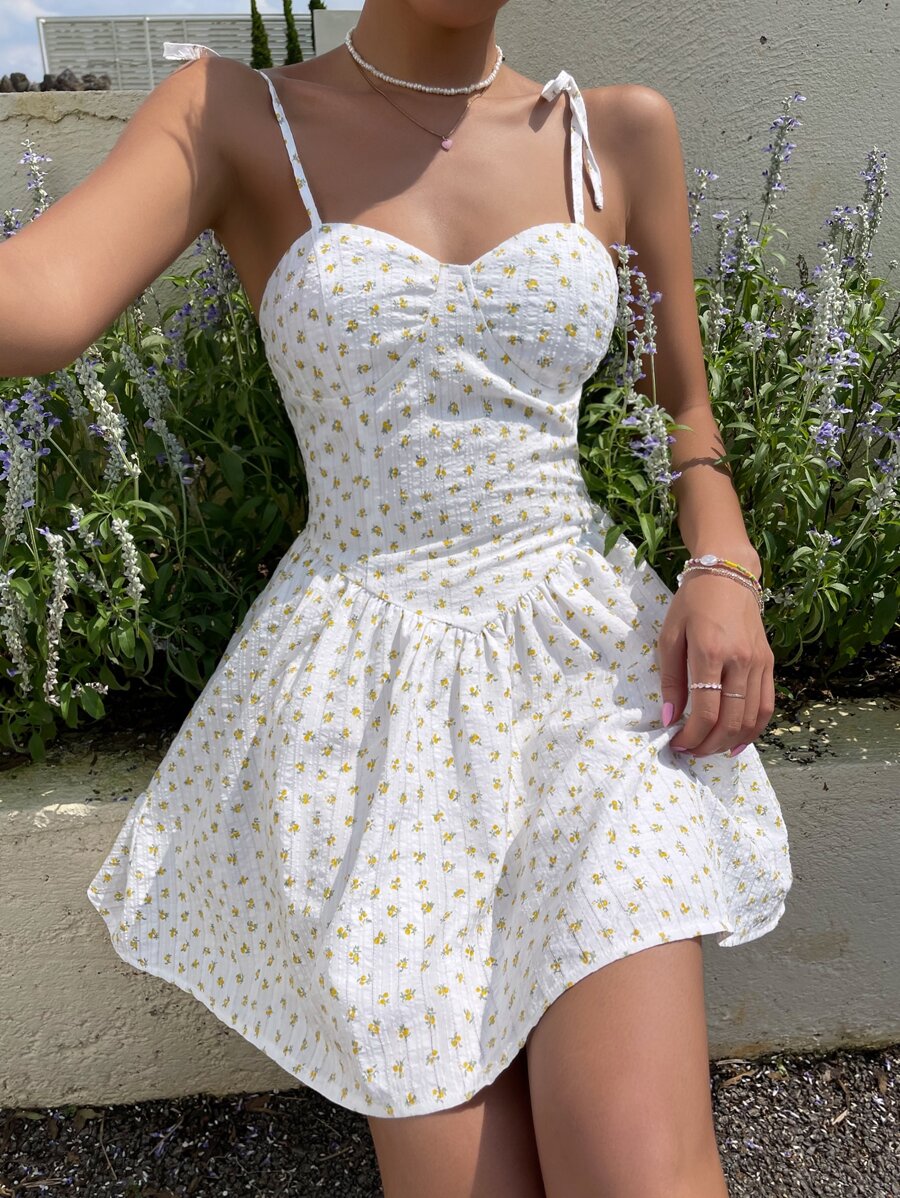 碎花肩上打結緊身吊帶洋裝