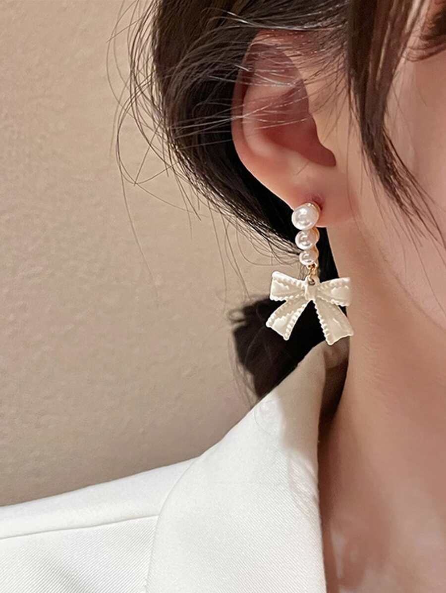 1 对人造珍珠装饰蝴蝶结耳环，甜美优雅，适合女性婚礼、日常、节日佩戴情人节、妈妈、母亲、母亲节、礼物 - 白色 - 查看 1