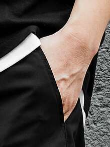 Manfinity Homme Men's Loose Flap Pocket Drawstring Shorts Cargo Holographic Plain Street Wear - Black - View 4