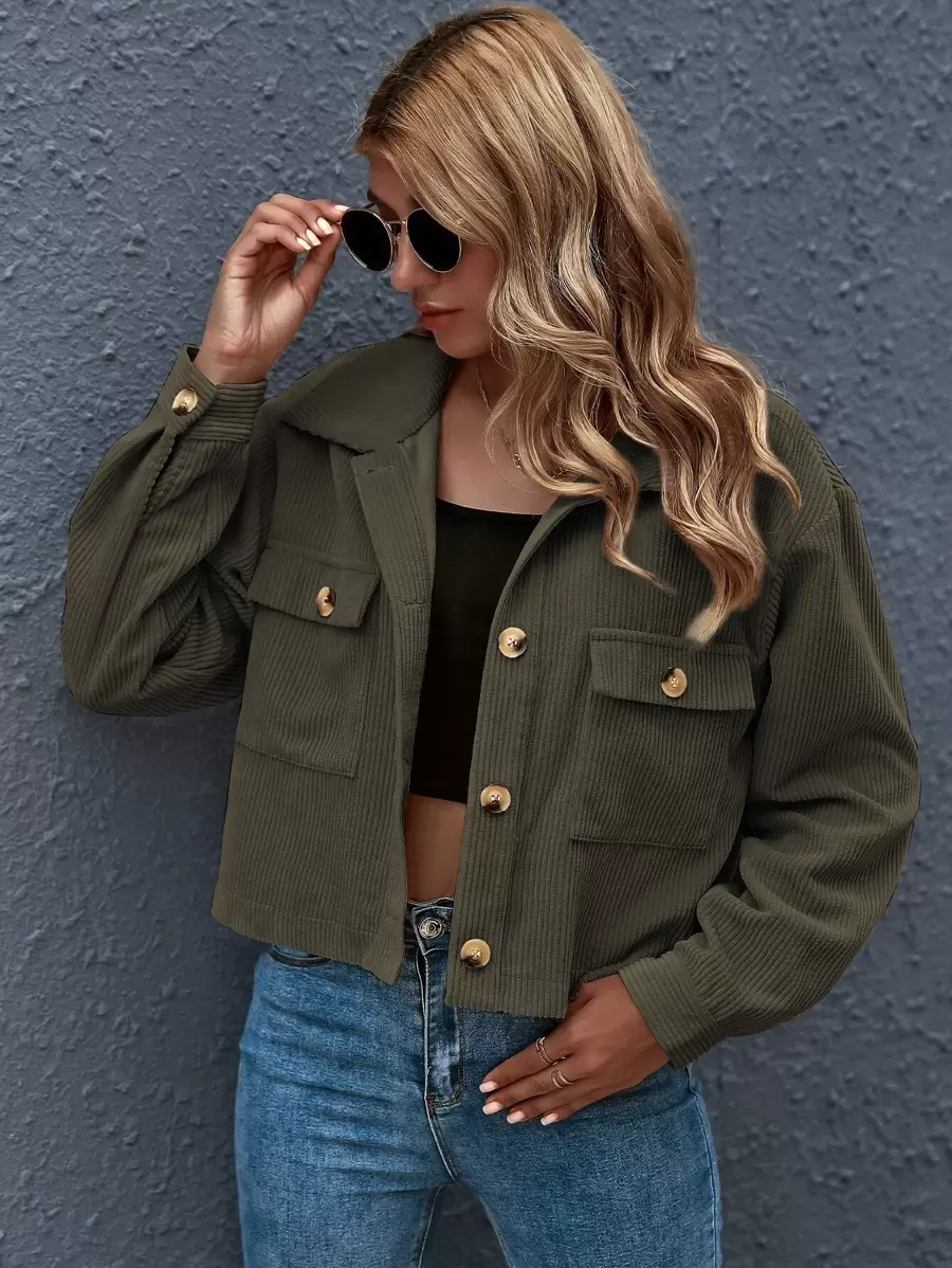 SHEIN Essnce Cazadora corta con botón delantero con parche de bolsillo - Verde militar - Ver 1