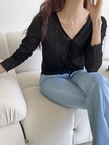 DAZY Top ribete en forma de lechuga con botón delantero - Negro - Ver 7