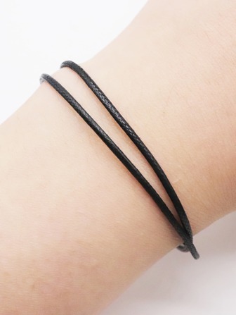 Pulsera con diseño de nudo