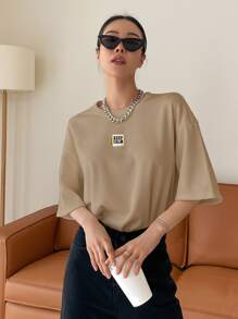 DAZY Camiseta oversize con parche con eslogan "MANTENTE CALMADO" - Caqui - Ver 4
