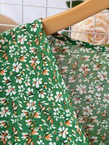 SHEIN LUNE Plus Ditsy Floral Surplice Front A-line Dress - Green - View 4