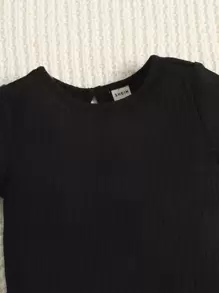 SHEIN Baby Girl Keyhole Back Tee & Leopard Print Paperbag Waist Shorts