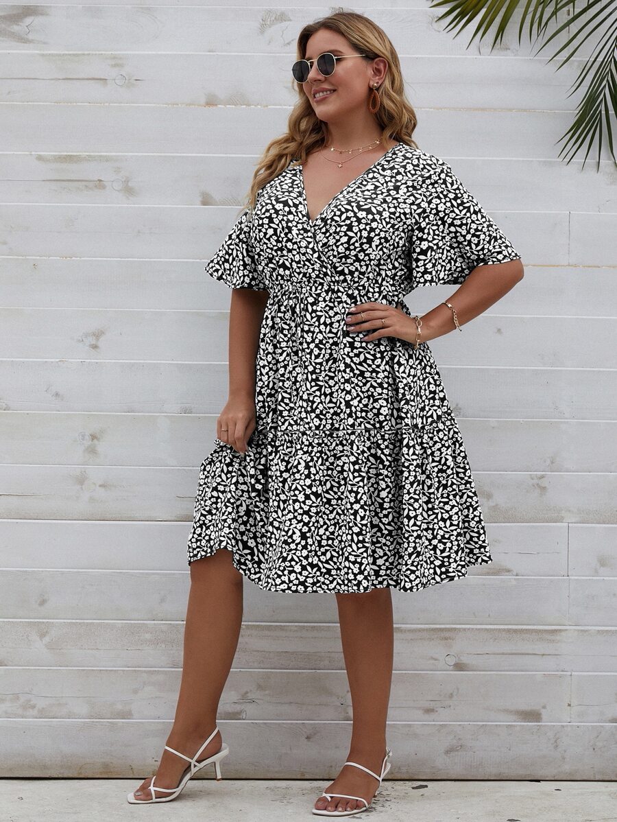 SHEIN Clasi Vestido con estampado floral bajo con fruncido - Blanco y Negro - Ver 1