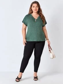 EMERY ROSE Camiseta de manga murciélago con diseño de botón - Verde Oscuro - Ver 4