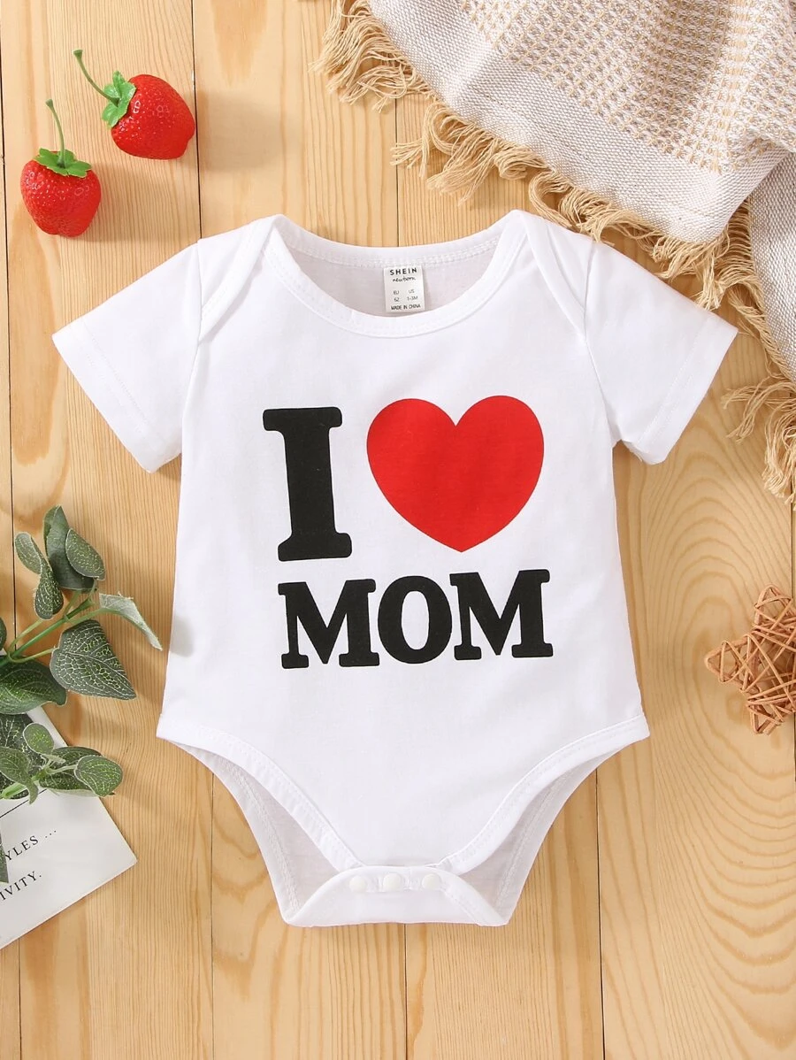 嬰兒愛心和字母圖案連身背心