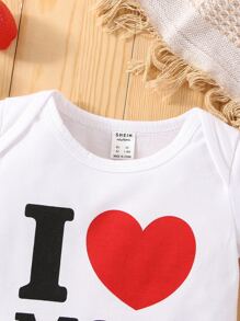 嬰兒愛心和字母圖案連身背心