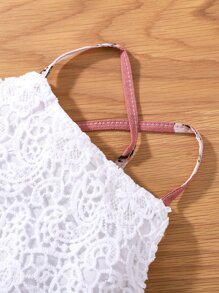 SHEIN Girls Contrast Guipure Lace Cami Top & Floral Print Frilled Skirt