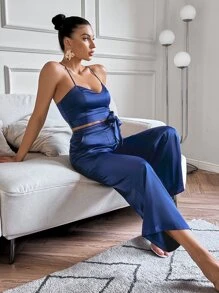 Aveloria 後背十字交叉圍裹側繫帶短款緞面吊帶上衣和褲子工作服 - 藍色 - 查看 3