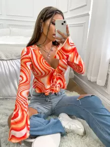 SHEIN Unity Camiseta corta con estampado de mármol manga de campana con nudo delantero bajo con fruncido - Multicolor - Ver 1