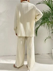 SHEIN Essnce Camisa de hombros caídos plisado & Pantalones de pierna ancha - Beis - Ver 2