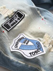 Manfinity Hombres Shorts en mezclilla con estampado de tinte de salpicadura desgarro crudo con diseño de parche