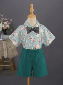 小男童熱帶圖案前蝴蝶結襯衫和附腰帶短褲