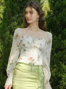 Blusa con estampado floral de cuello cuadrado con cordón delantero fruncido trasero de manga con volante
