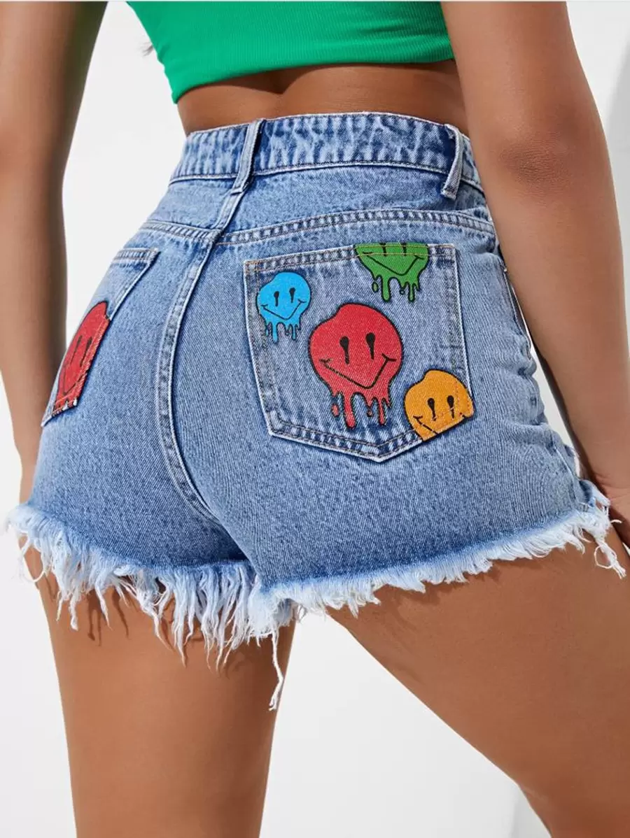 SHEIN EZwear Shorts en mezclilla con estampado de cara de dibujos animados desgarro ribete sin dobladillo - Lavado ligero - Ver 1