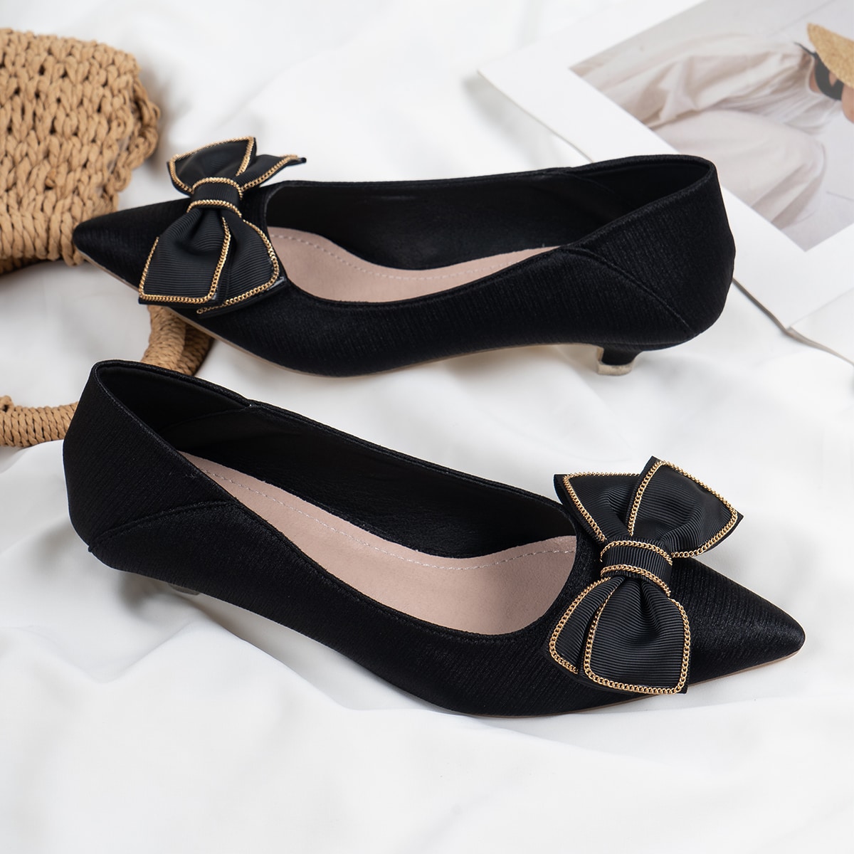 Zapatos de tacón de gatito con decoración de lazo de satén, elegantes para el Día de San Valentín