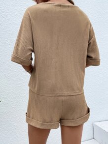 SHEIN Holidaya 蝙蝠袖T恤和前打結短褲 - 卡其色 - 查看 2