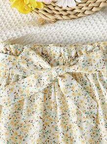 SHEIN Vintaside Kids Đứa bé gái Viền khăn tay Cami ngọn & In hoa Ditsy Nếp gấp cao eo Thắt lưng Váy - Nhiều màu - Xem 6