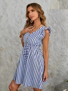 SHEIN VCAY Vestido de rayas verticales con botón falso de manga con volante de cintura con cordón