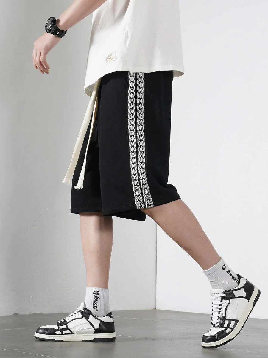 Men Contrast Tape Drawstring Waist Shorts - Black - View 1